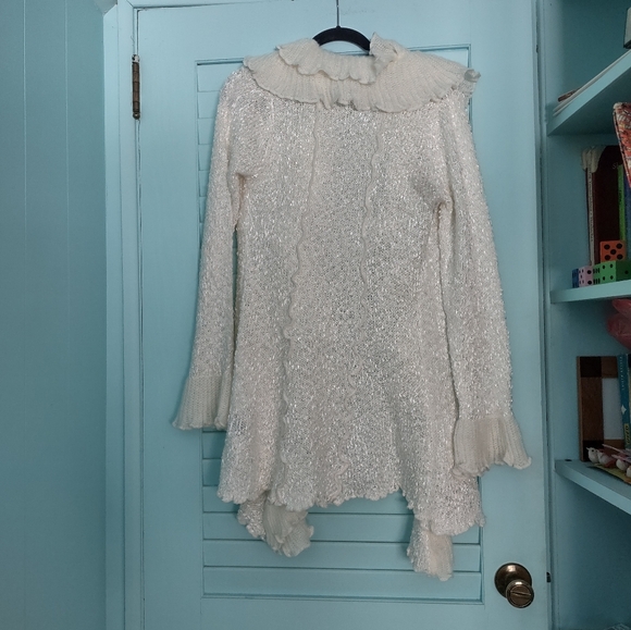 white ruffly frilly long cardigan with shimmery look to it from dressbarn medium - Picture 2 of 9